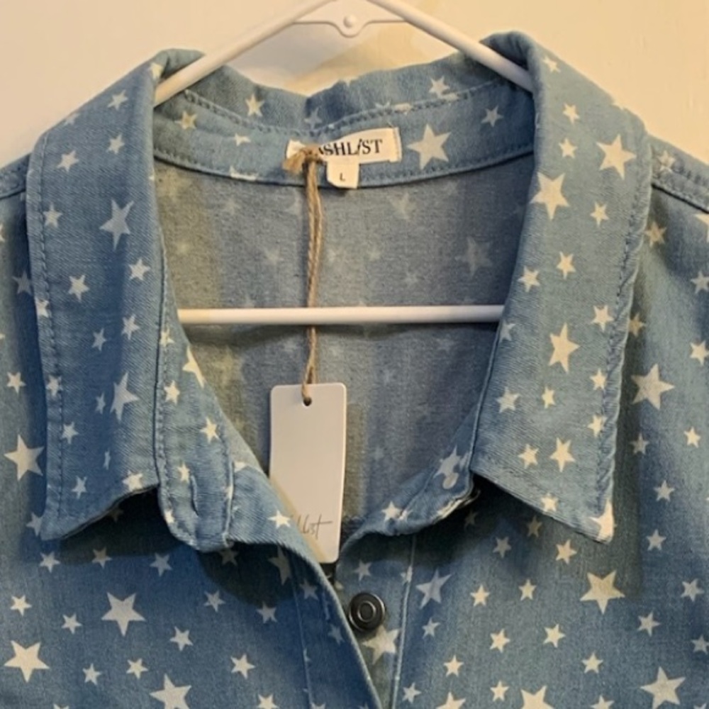 WishList Blue Star Print Denim Short Sleeve Collared Button Front Romper L NWT - Picture 7 of 7